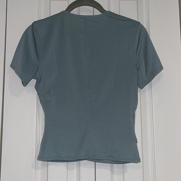 Lululemon (Size 2?)  Short Sleeve Shirt - Picture 4 of 9